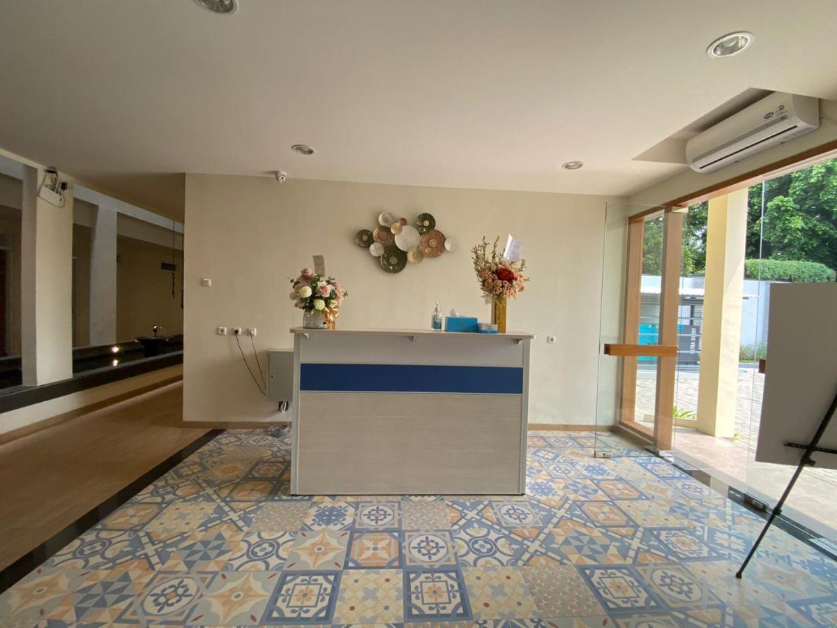 The Home Srengseng Jakarta Exterior photo