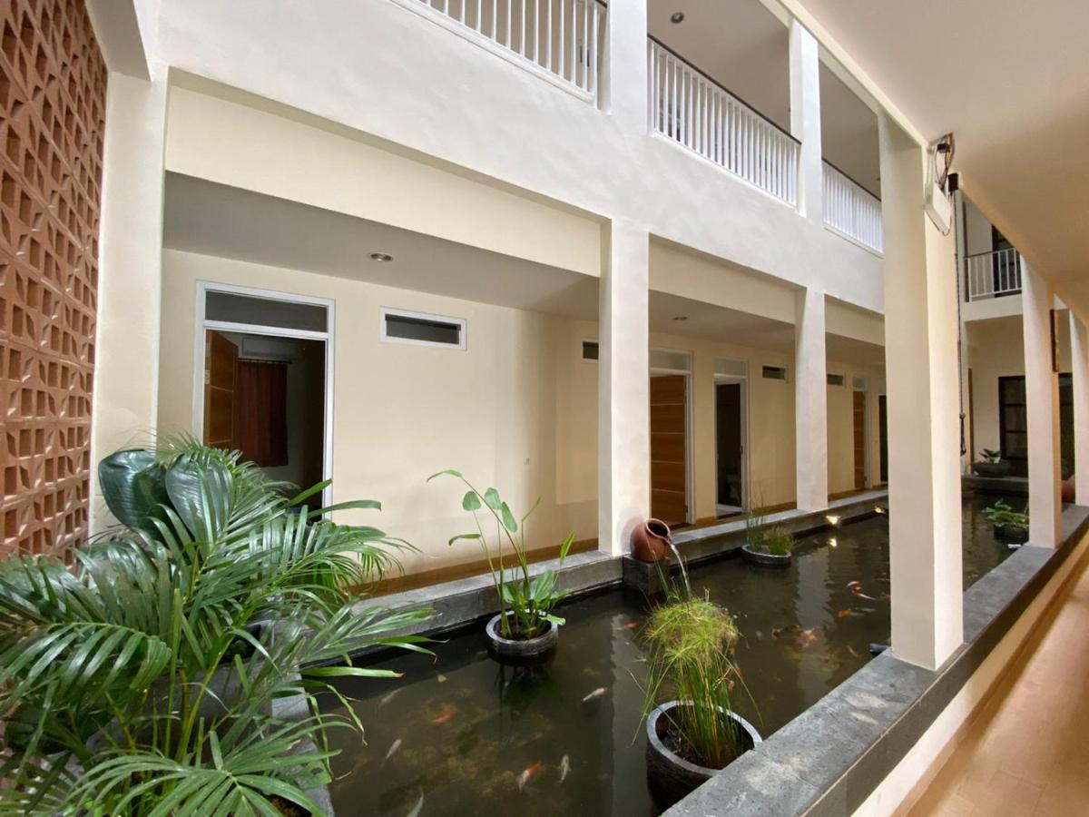 The Home Srengseng Jakarta Exterior photo